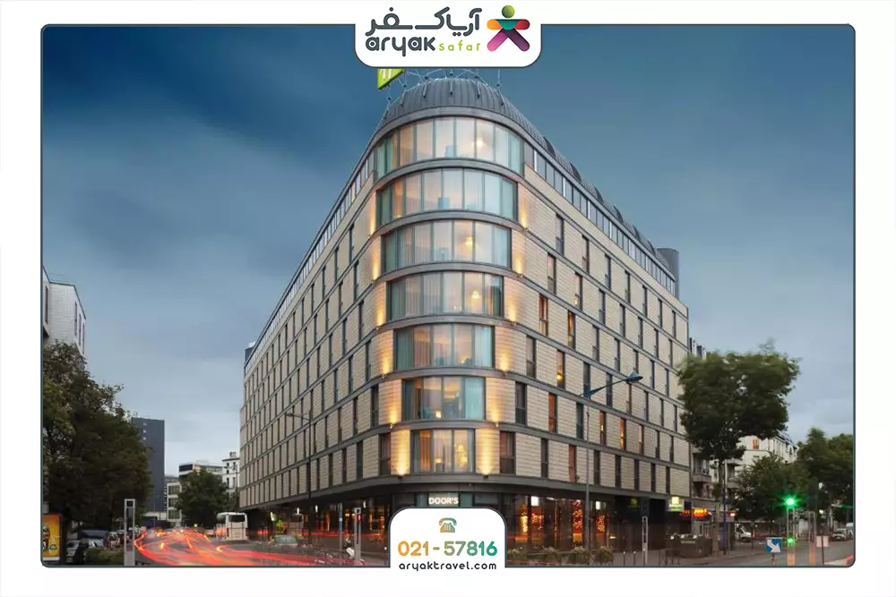 هالیدی این پاریس پورت د کلیچی